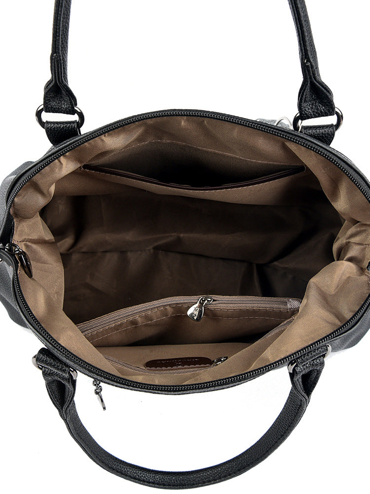 Bolso Mediano Suave de Tacto Liso, con Doble Asa, con Cierre Principal y Muñeco Decorativo