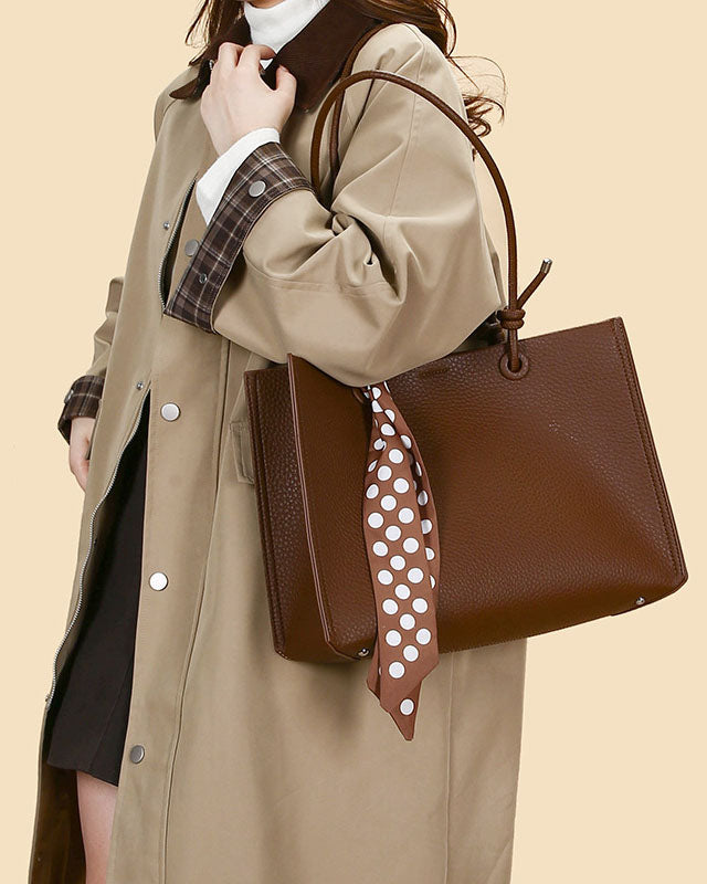Cartera Tipo Tote de Asas Largas con Pañuelo Decorativo y Estuche Interno removible – Diseño Texturizado y Práctico