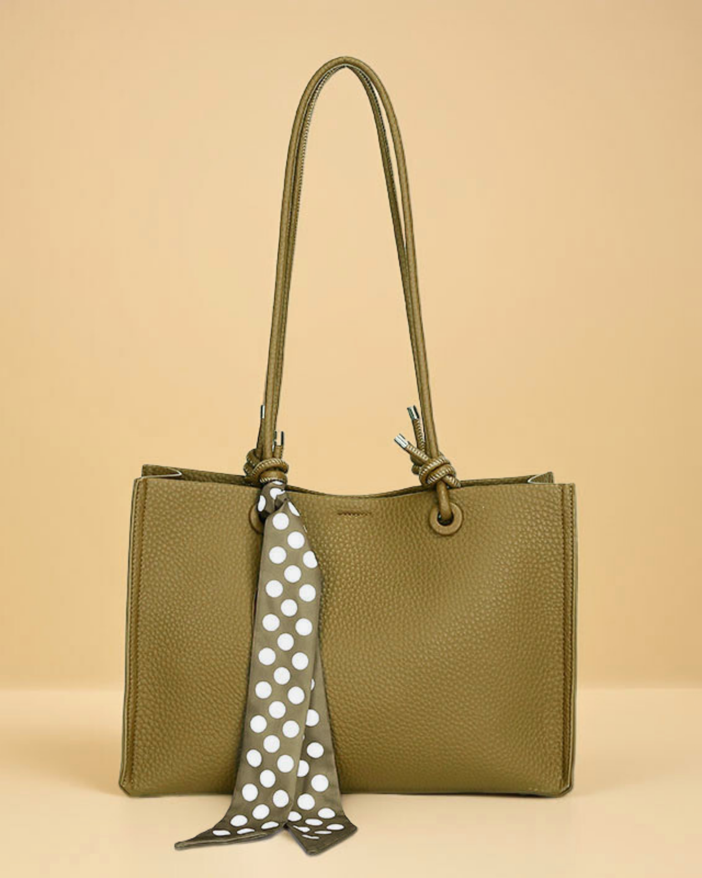 Cartera Tipo Tote de Asas Largas con Pañuelo Decorativo y Estuche Interno removible – Diseño Texturizado y Práctico