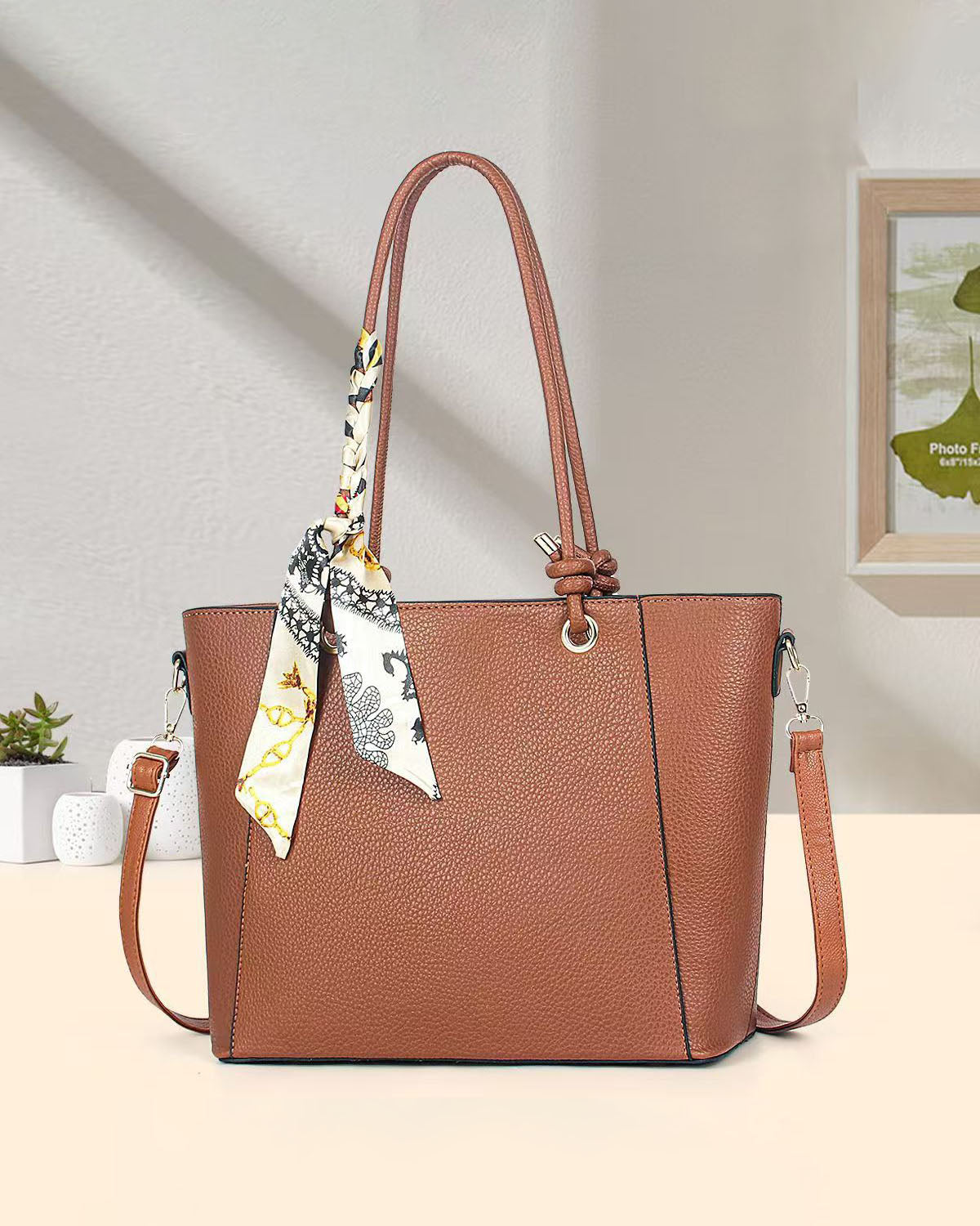 Cartera Mediana con Lazo Decorativo y Asa Larga – Con Interior Forrado y Cremallera