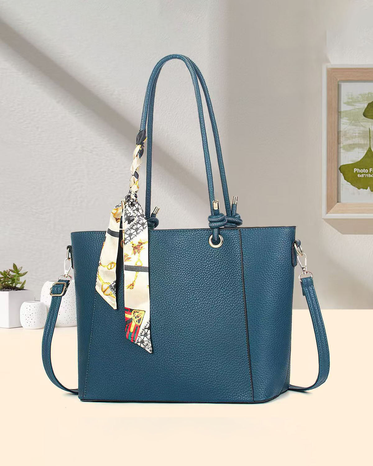 Cartera Mediana con Lazo Decorativo y Asa Larga – Con Interior Forrado y Cremallera