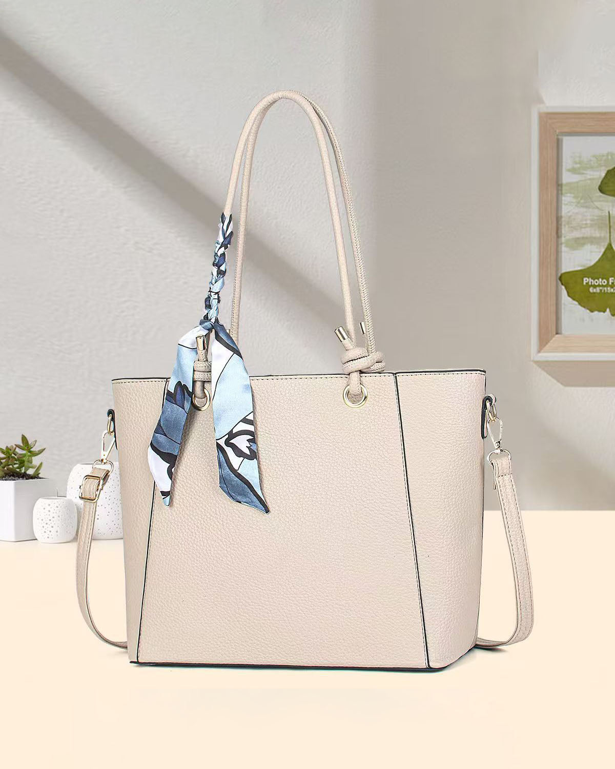 Cartera Mediana con Lazo Decorativo y Asa Larga – Con Interior Forrado y Cremallera