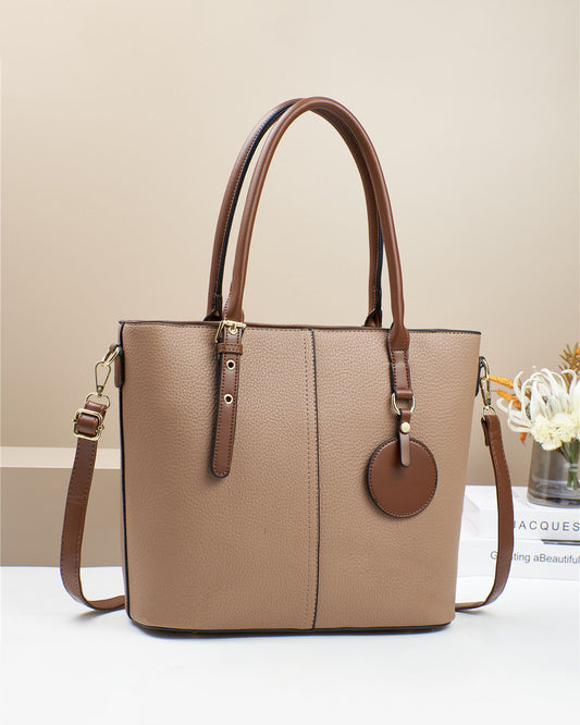 Cartera espaciosa con Cierre y Asas largas – Con Interior Dividido y Colgante Decorativo