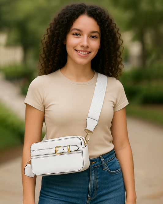 Crossbody con doble zipper y correa decorativa