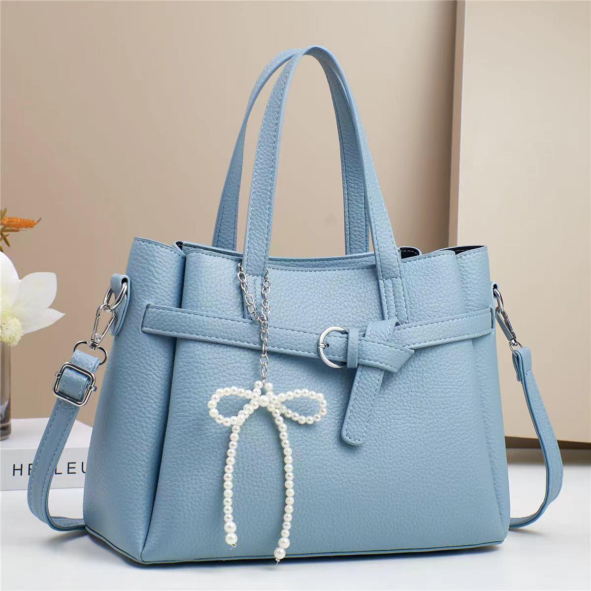 Cartera coqueta con detalles unicos