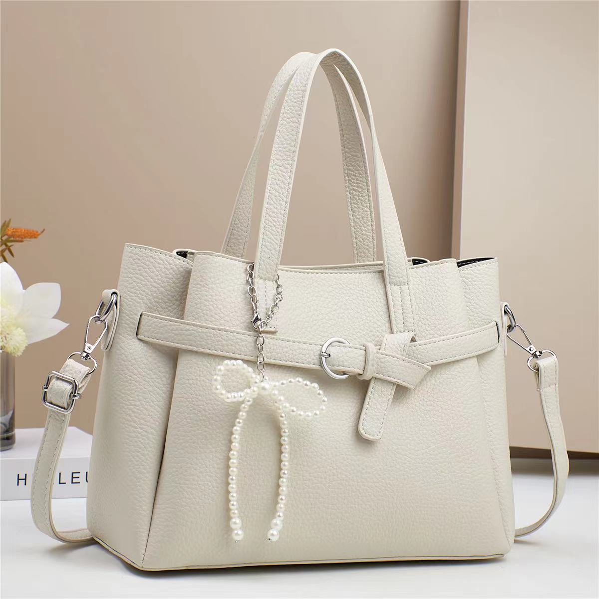 Cartera coqueta con detalles unicos